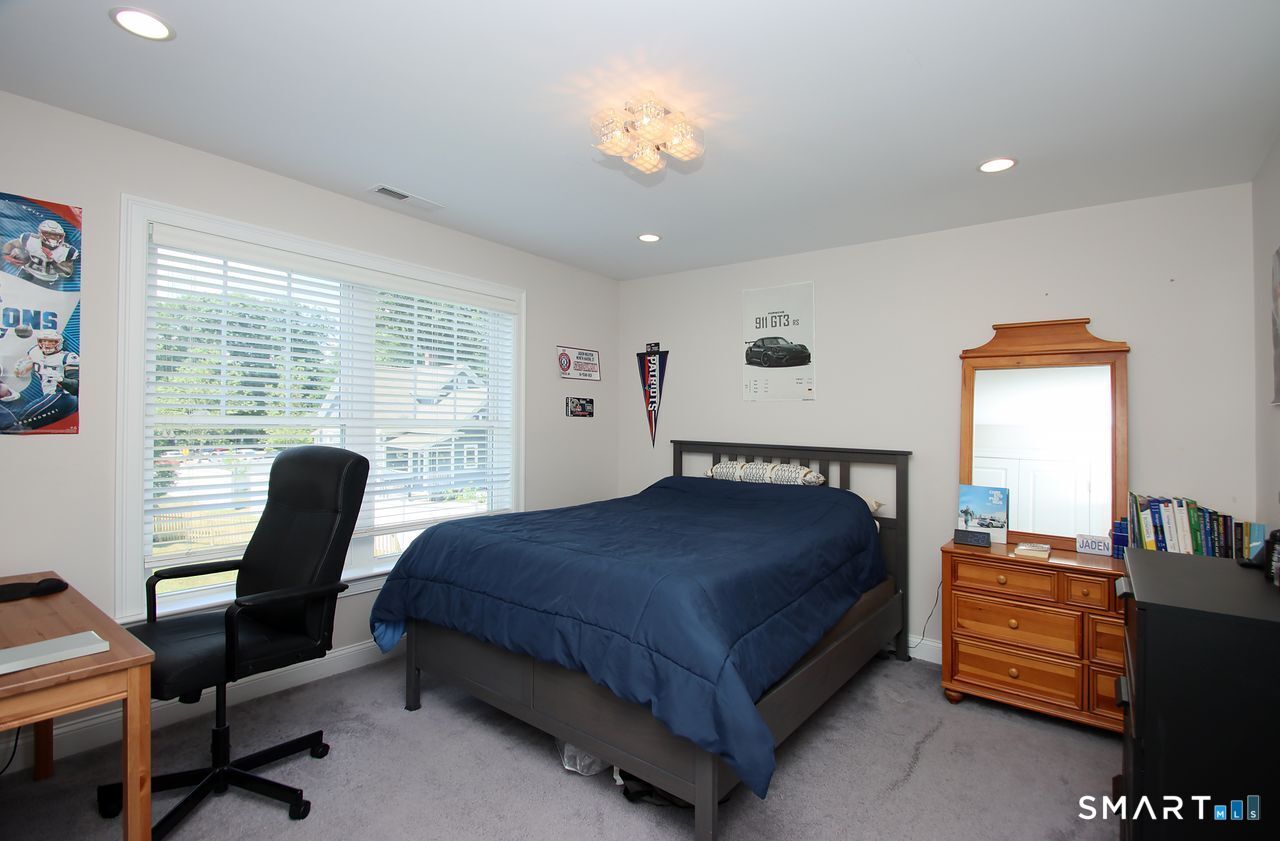 2095 Whitney Avenue North Haven CT 06473