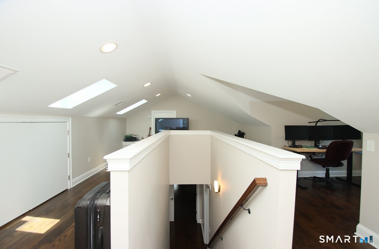 2095 Whitney Avenue North Haven CT 06473