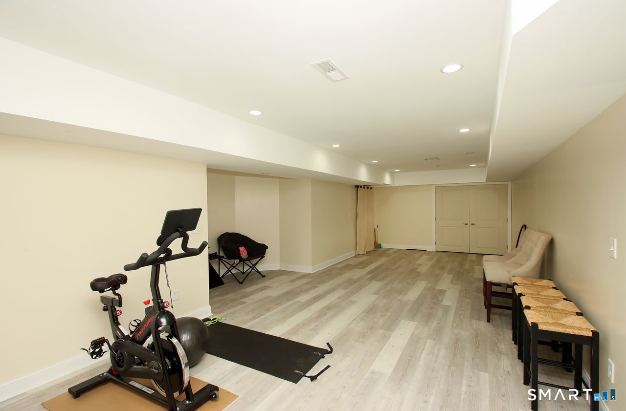 2095 Whitney Avenue North Haven CT 06473