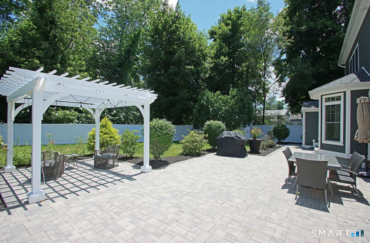 2095 Whitney Avenue North Haven CT 06473