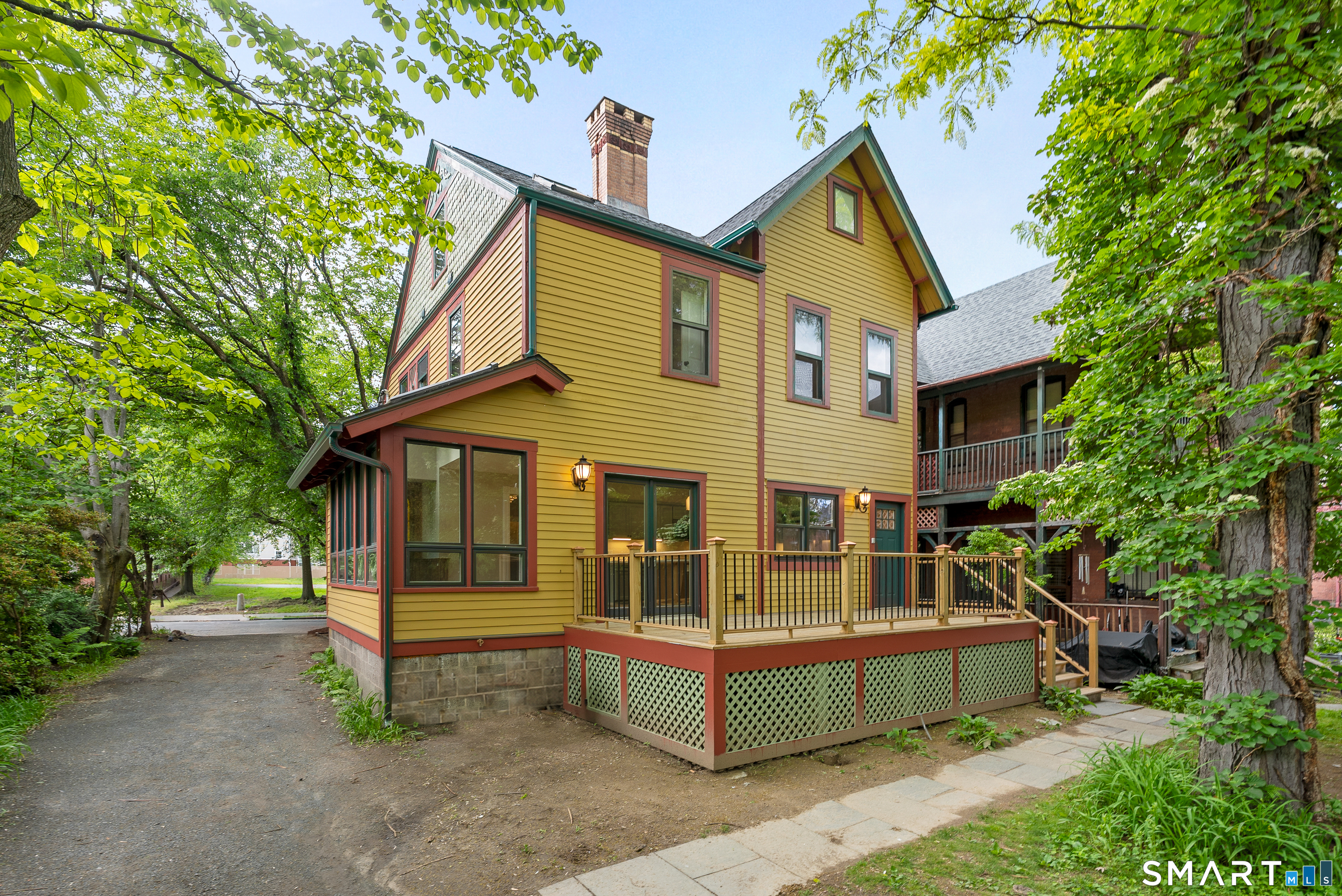 102 Huntington Street Hartford CT 06105