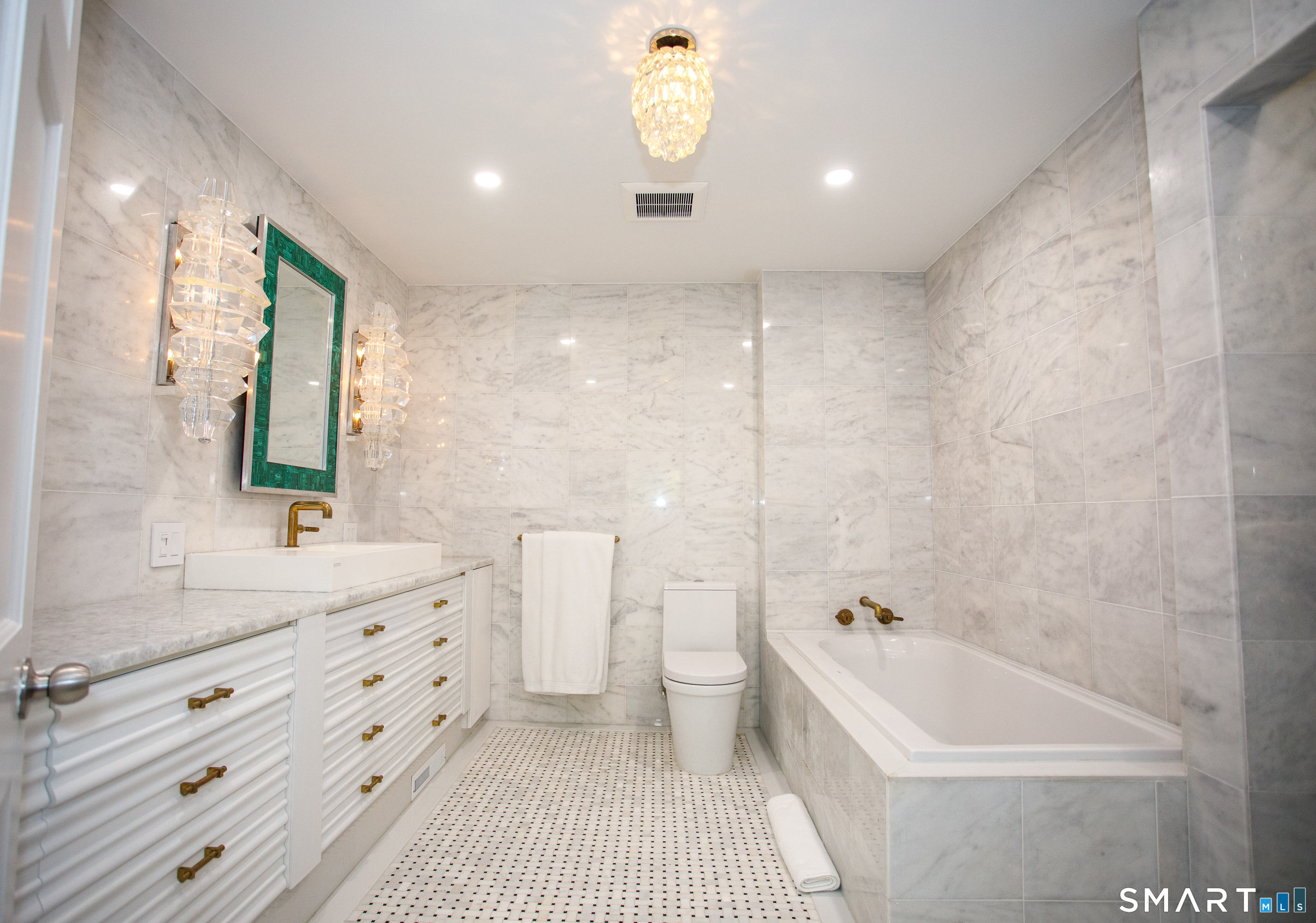 12 Gulliver Circle Norwich CT 06360