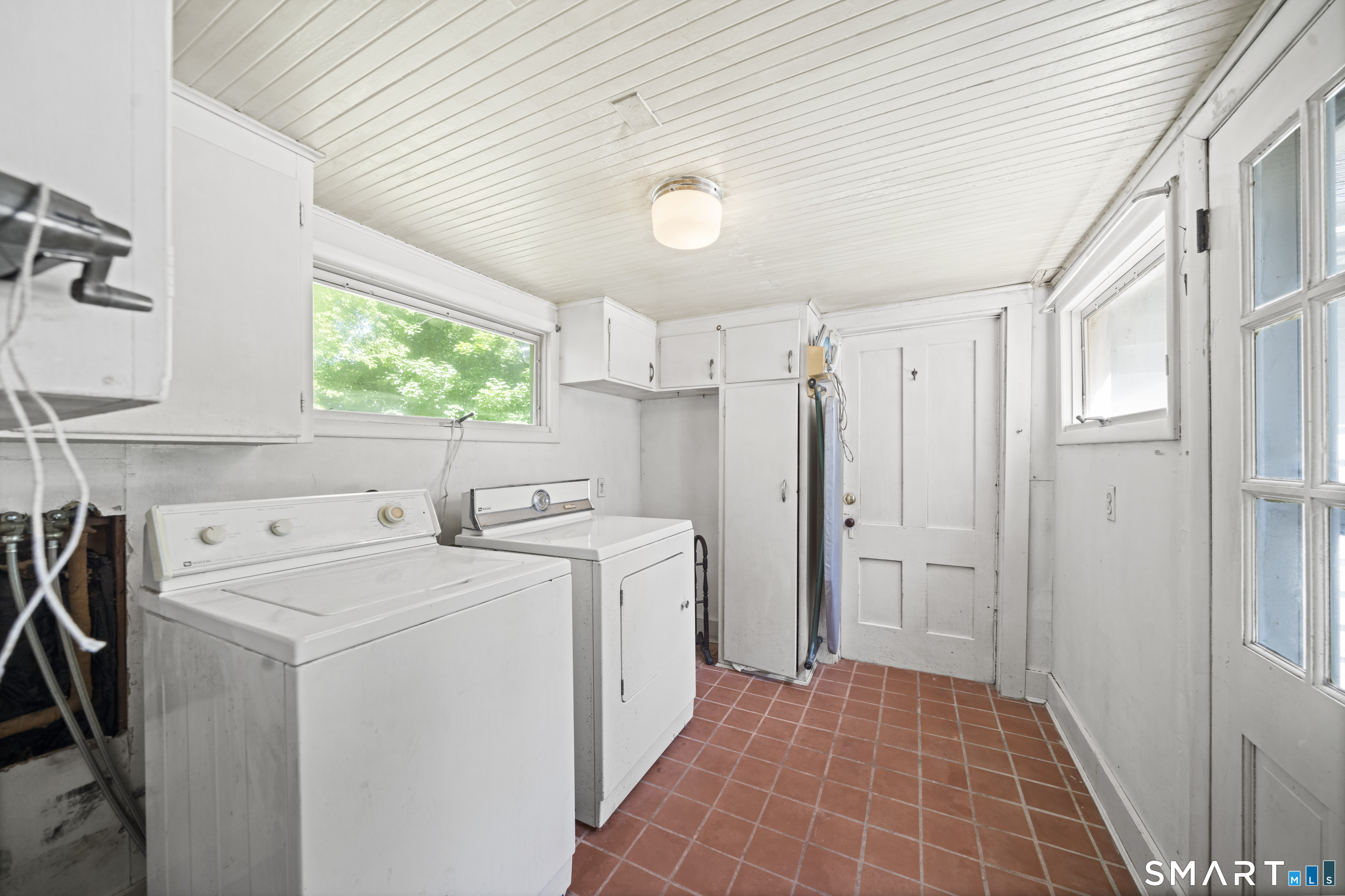 128 Terrys Plain Road Simsbury CT 06070
