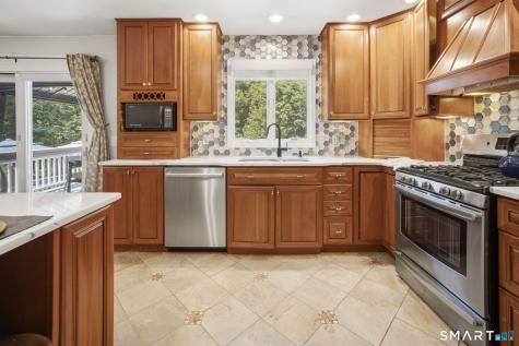 36 Oakwood Drive Oxford CT 06478