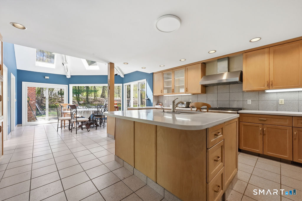 54 Kenmore Road Bloomfield CT 06002