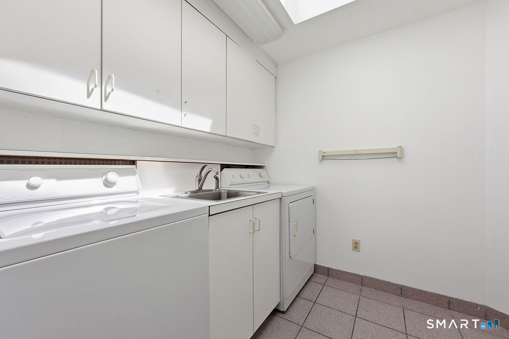 54 Kenmore Road Bloomfield CT 06002