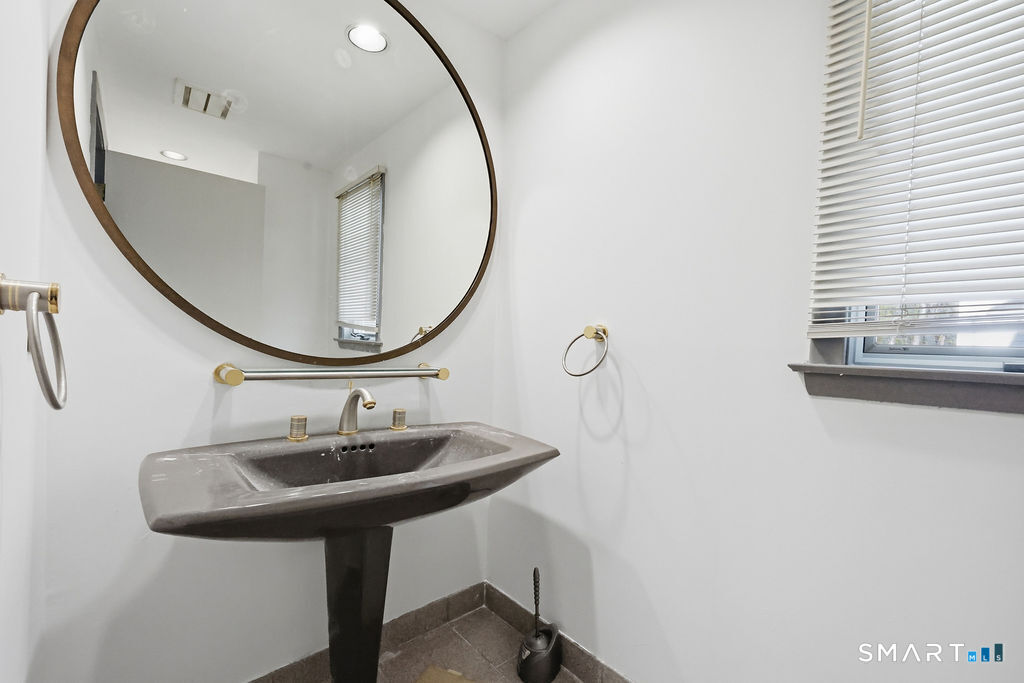 54 Kenmore Road Bloomfield CT 06002