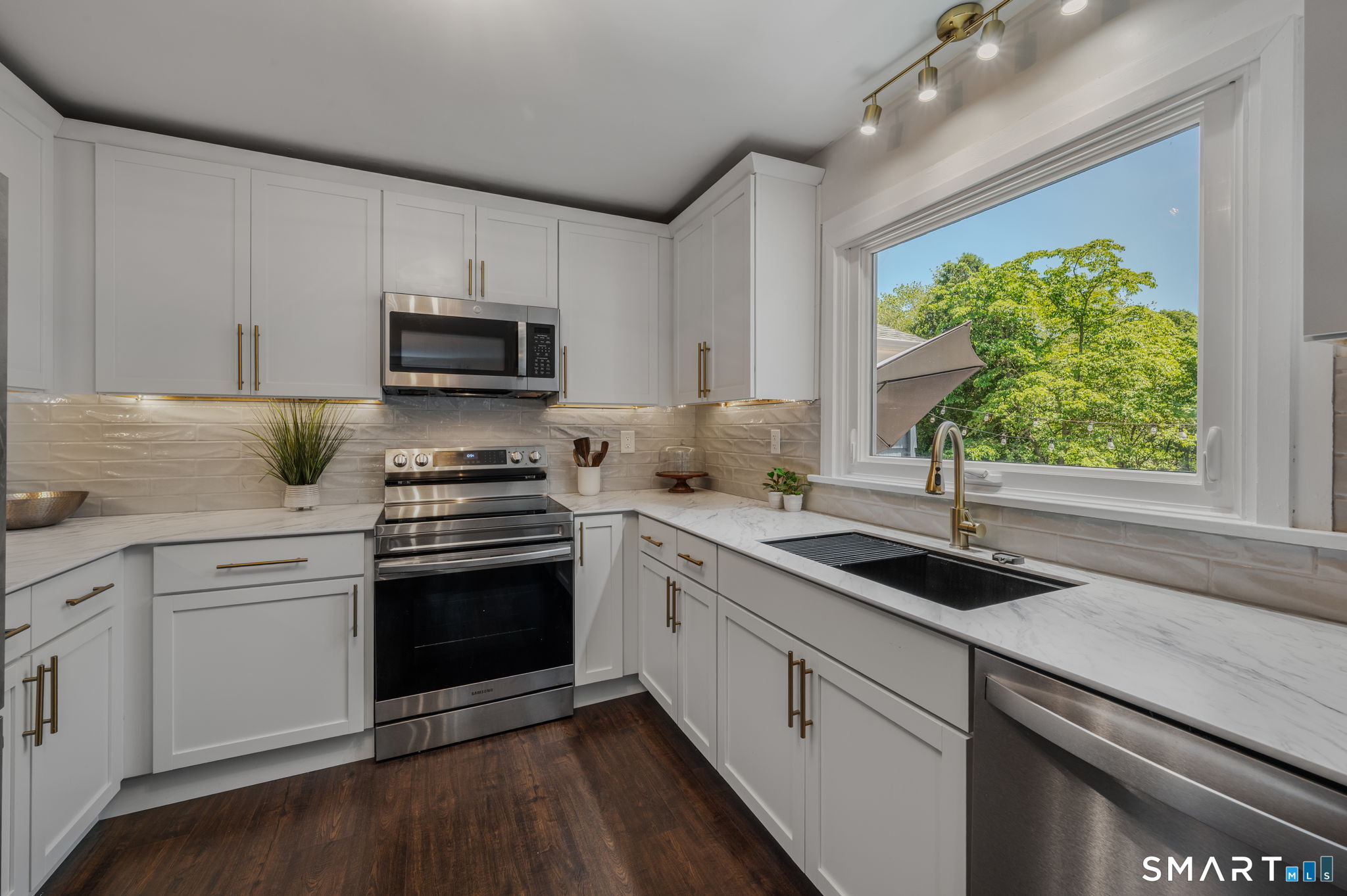 9 Hilltop Terrace Waterford CT 06385