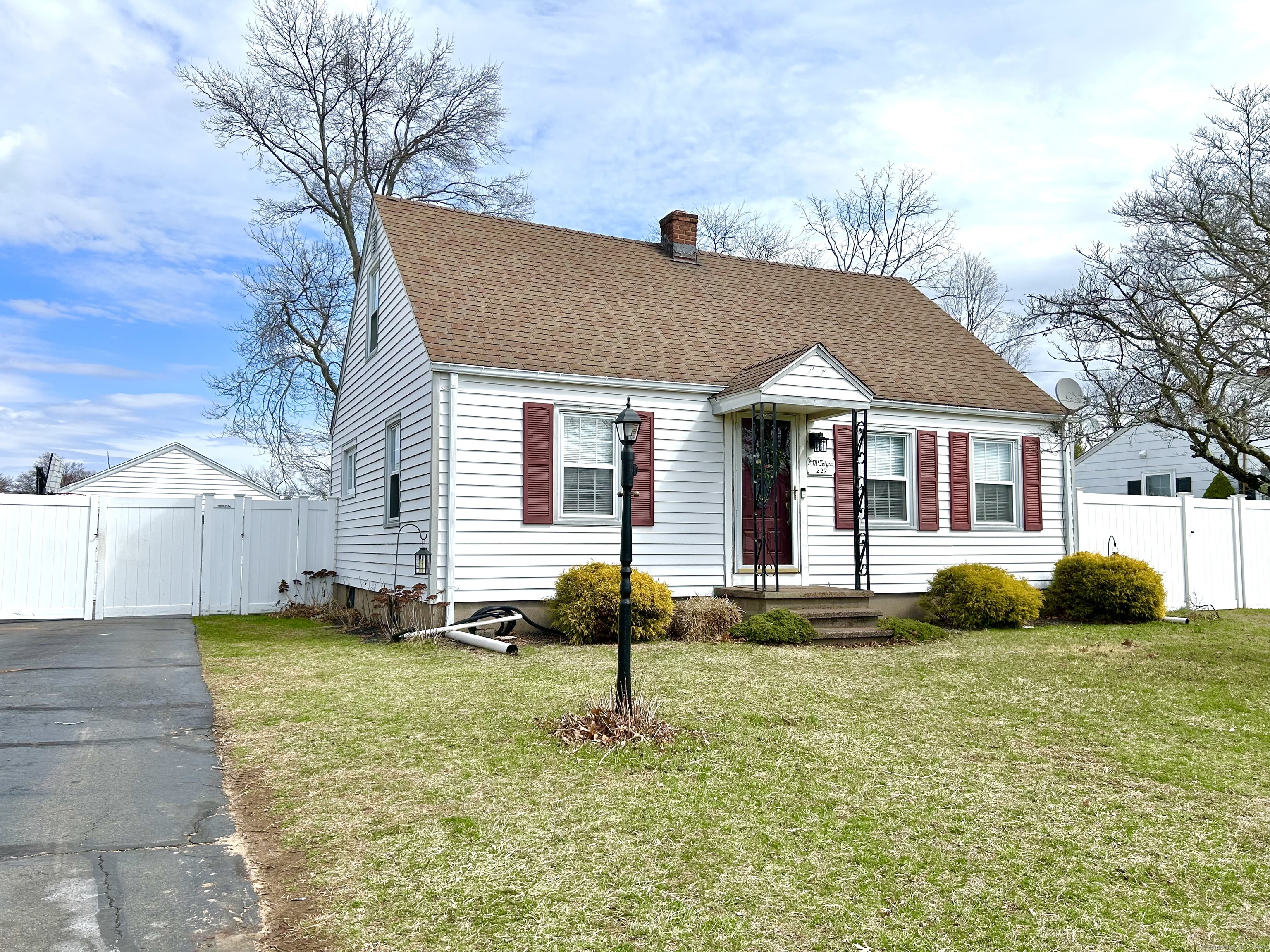 227 Kenneth Street East Haven CT 06512
