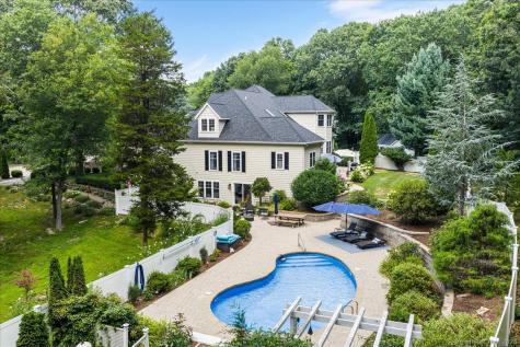 4 Laconia Drive Clinton CT 06413