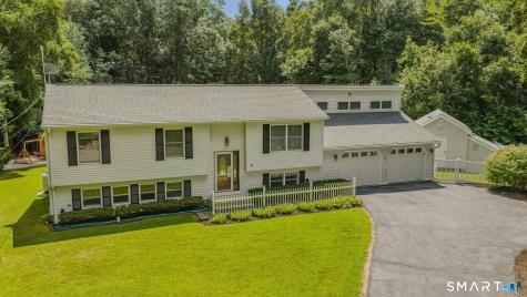 6 Liberty Road Montville CT 06370