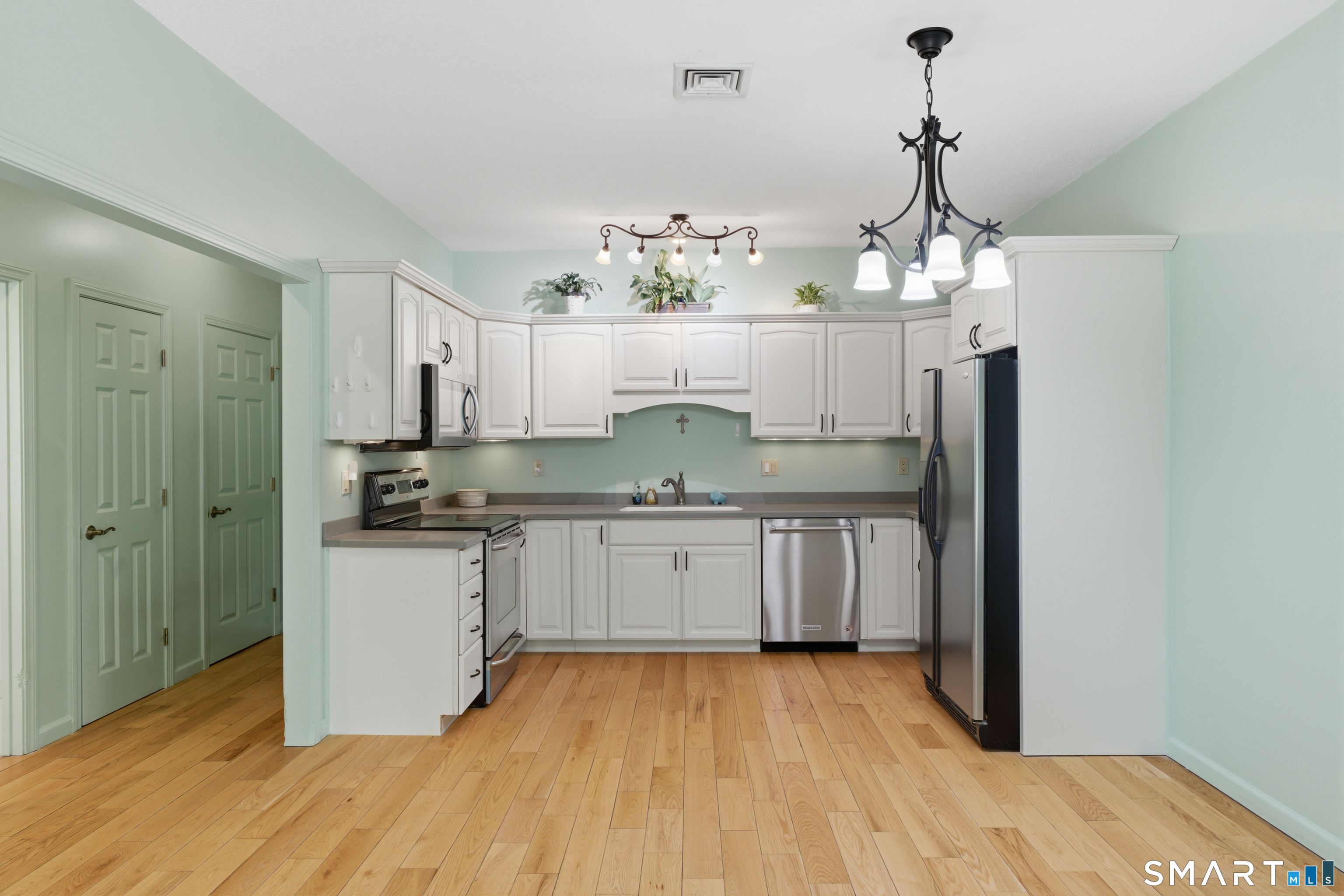 334 Plainville Avenue Farmington CT 06085
