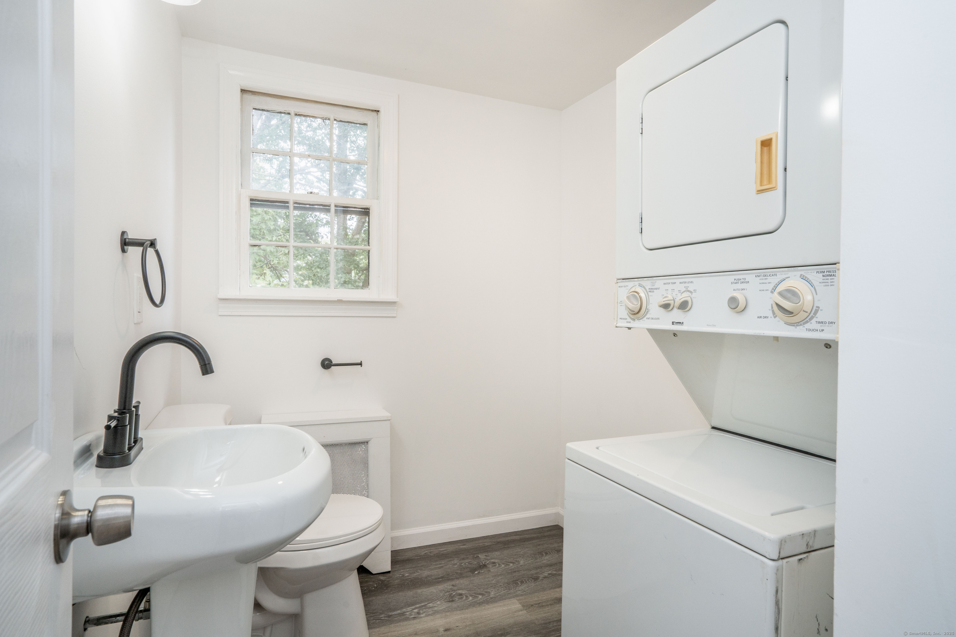 14 Main Street Extension Simsbury CT 06081