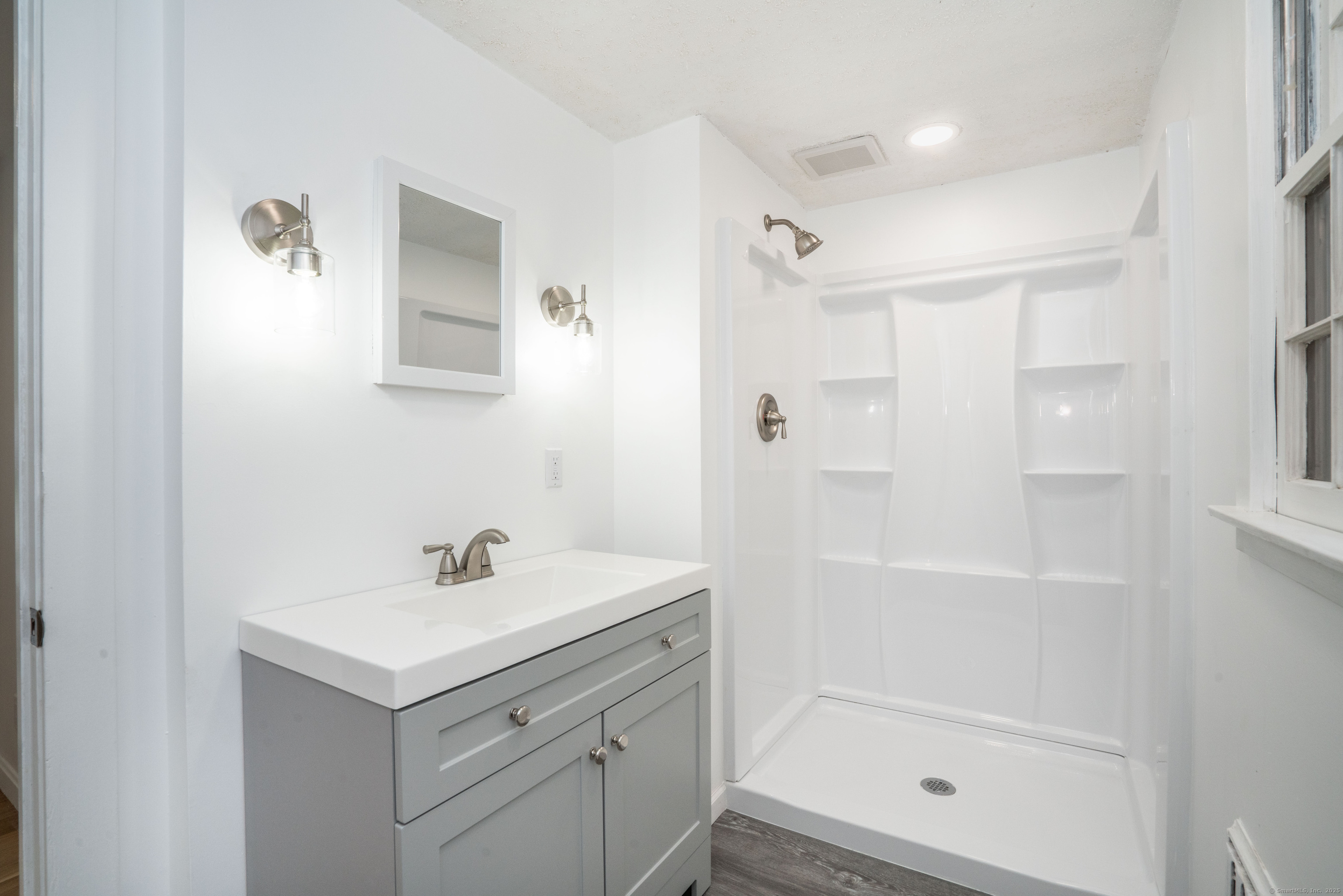 14 Main Street Extension Simsbury CT 06081