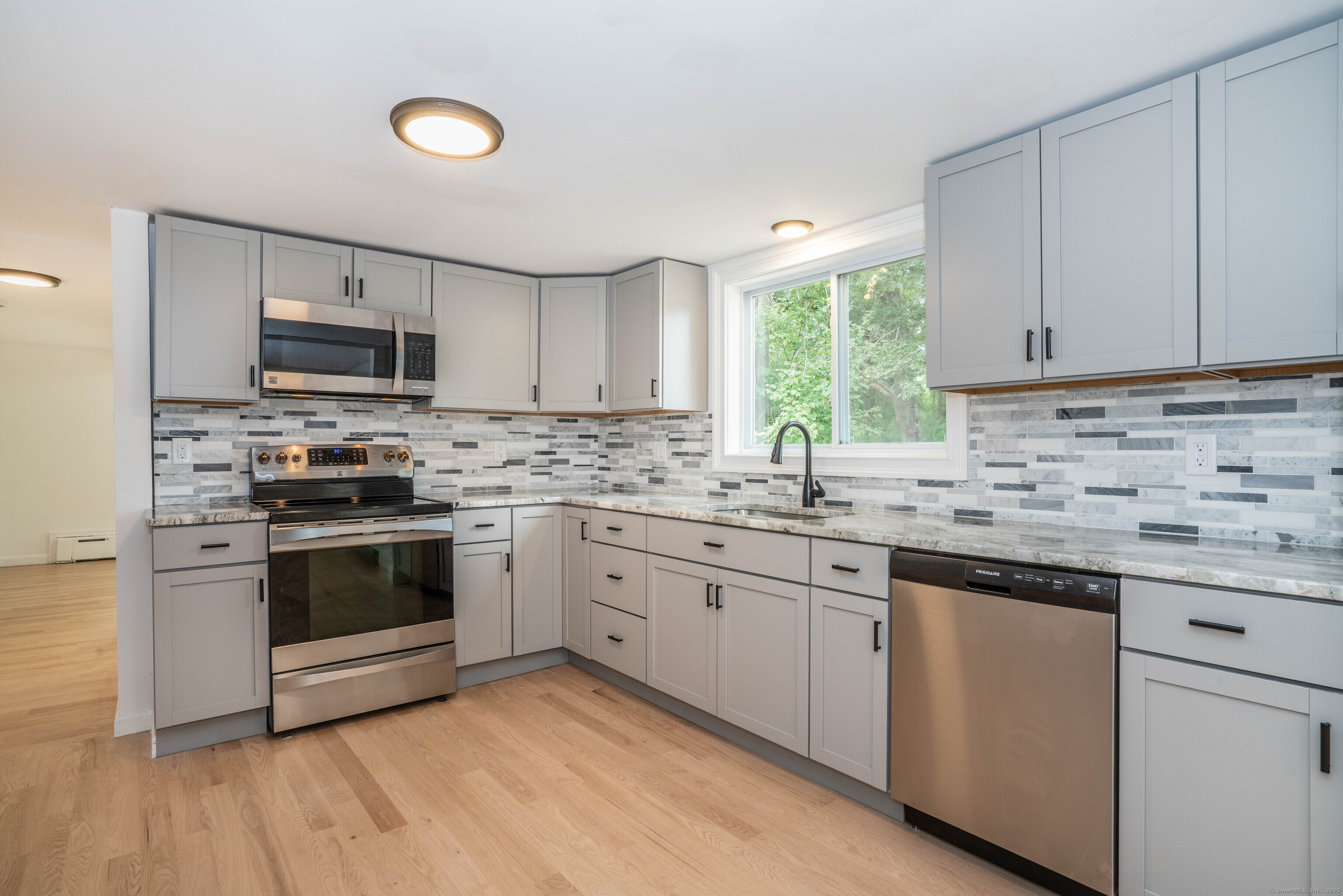 14 Main Street Extension Simsbury CT 06081