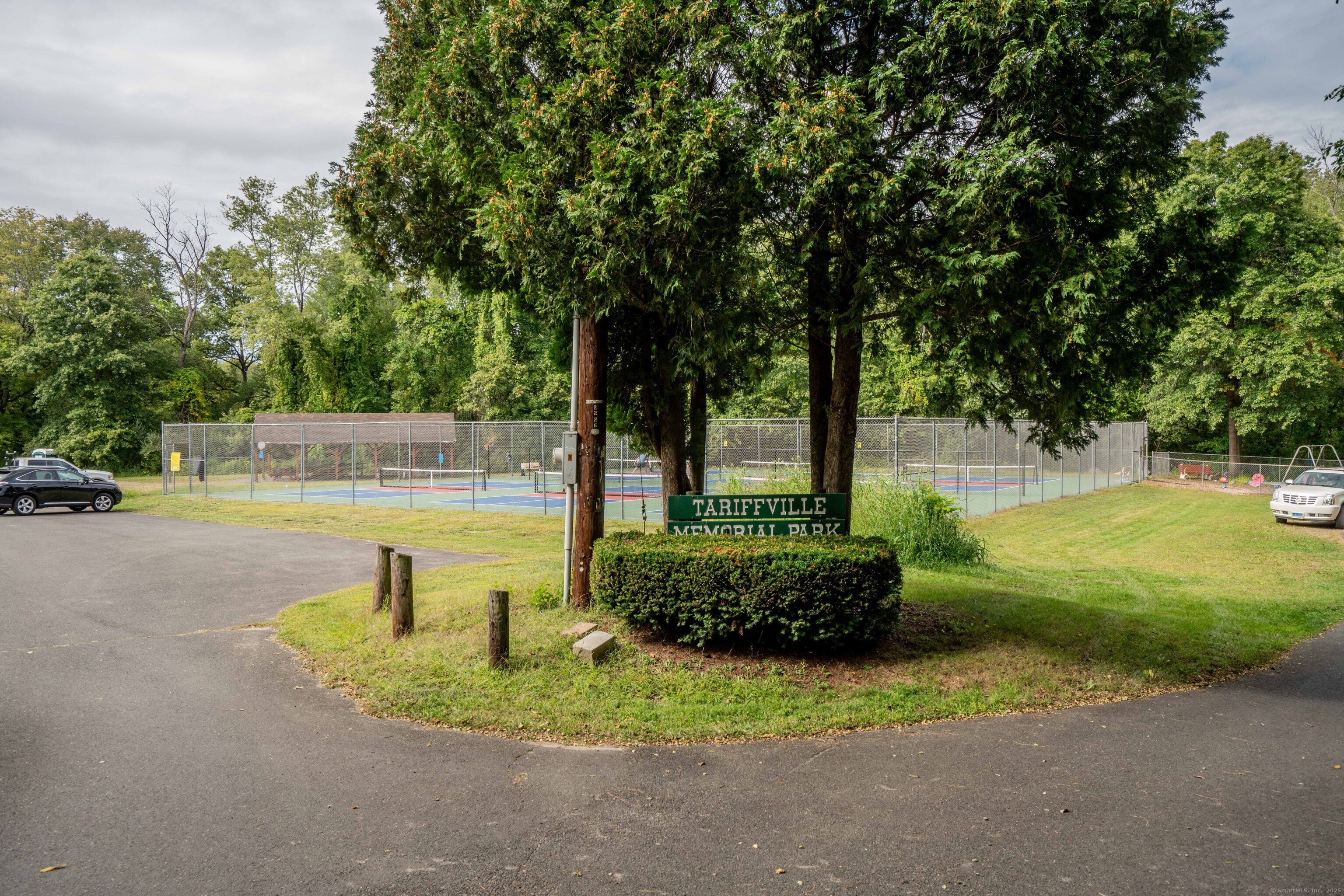 14 Main Street Extension Simsbury CT 06081