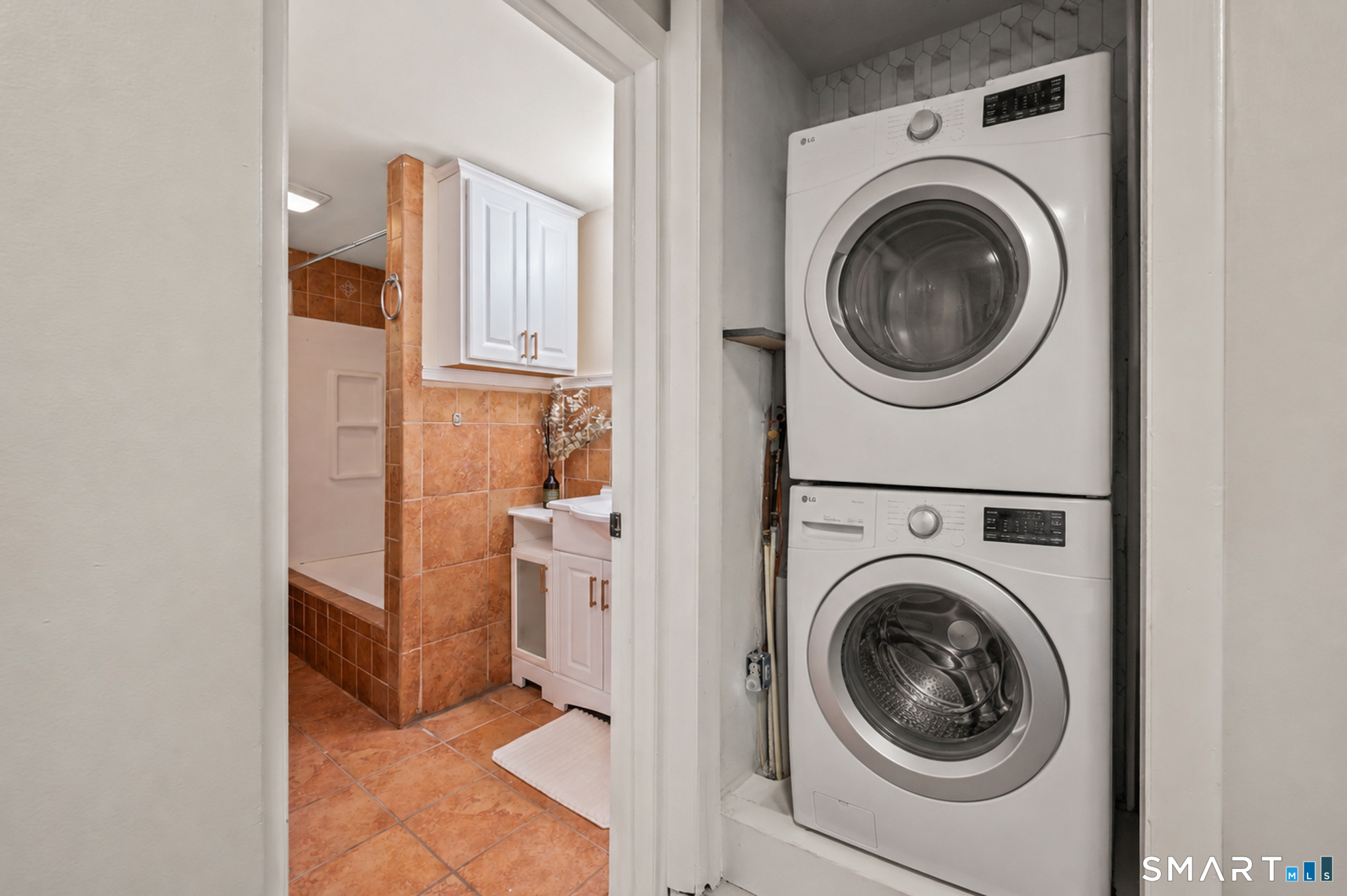 183 Tunxis Avenue Bloomfield CT 06002