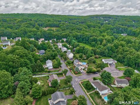 21 Applewood Lane Naugatuck CT 06770