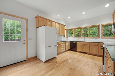 124 Hawley Road Oxford CT 06478