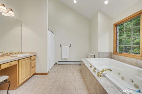 124 Hawley Road Oxford CT 06478