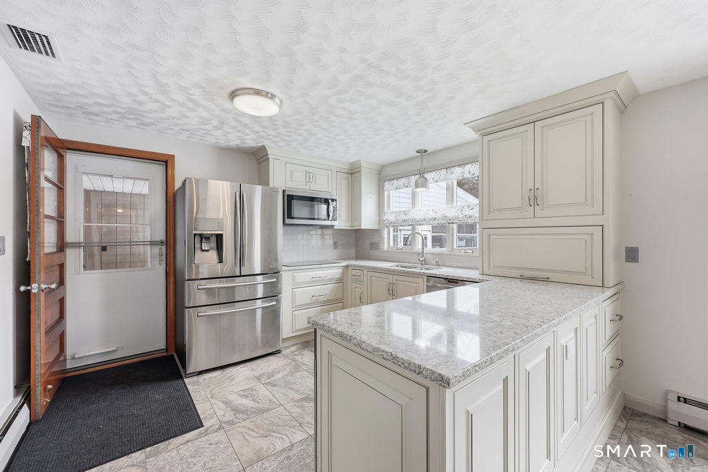 24 Iroquois Road Enfield CT 06082