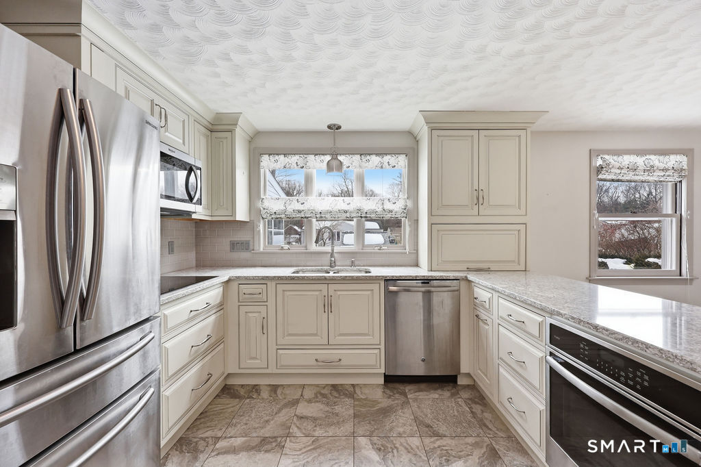 24 Iroquois Road Enfield CT 06082