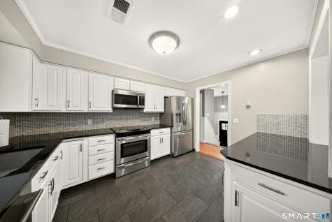84 Lakeview Terrace Newtown CT 06482