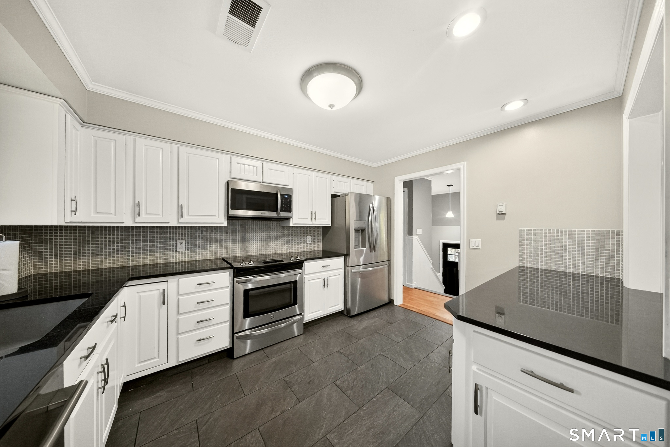 84 Lakeview Terrace Newtown CT 06482