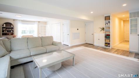 20 Twin Oaks Terrace Milford CT 06460