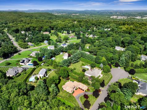 7 Regency Drive North Haven CT 06473