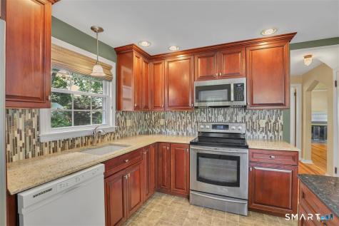 64 Bretton Road Manchester CT 06042