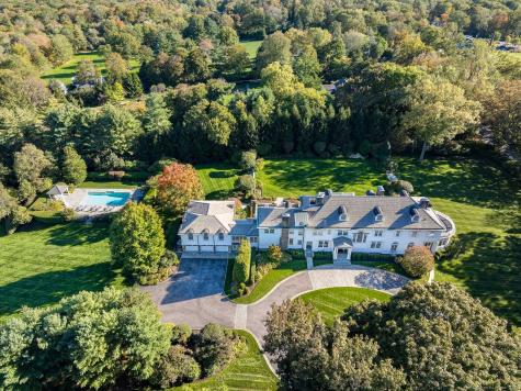 561 Smith Ridge Road New Canaan CT 06840
