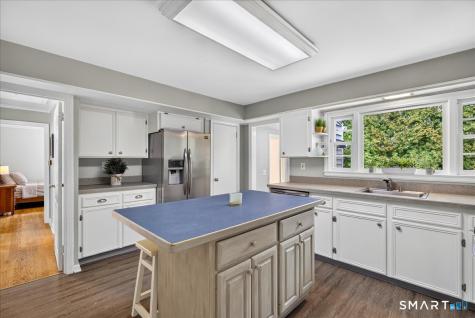 210 Bayard Avenue North Haven CT 06473