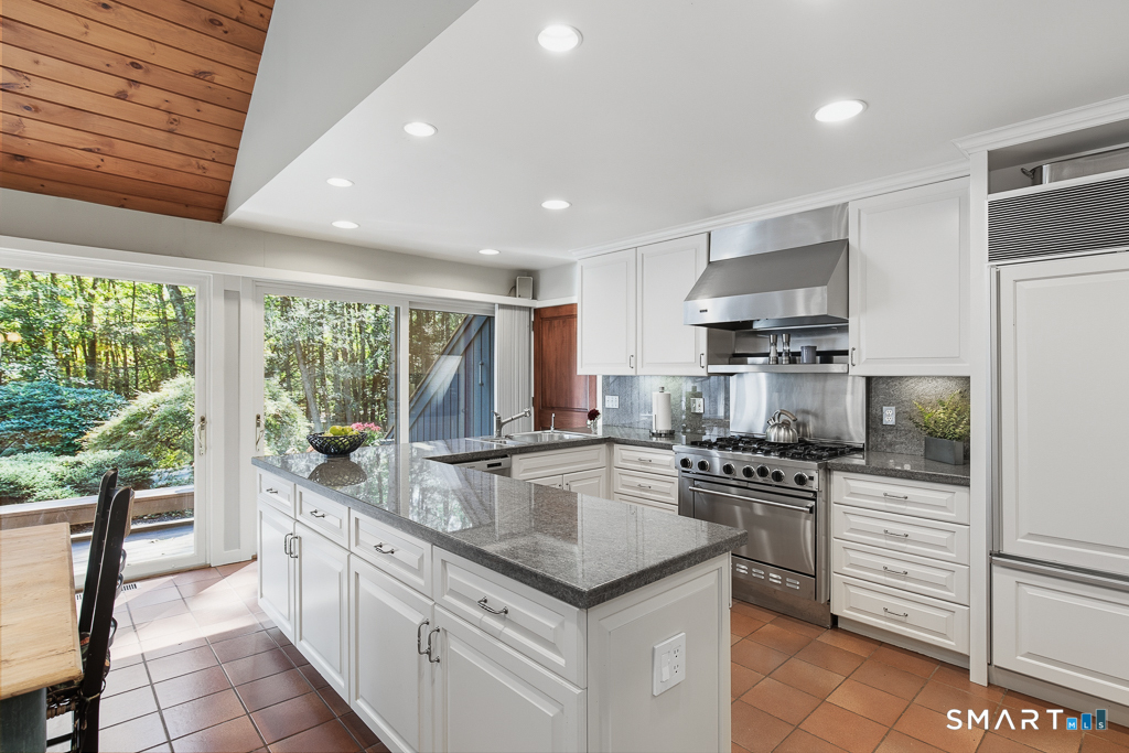33 Rock Hill Road Woodbridge CT 06525