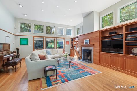 33 Rock Hill Road Woodbridge CT 06525
