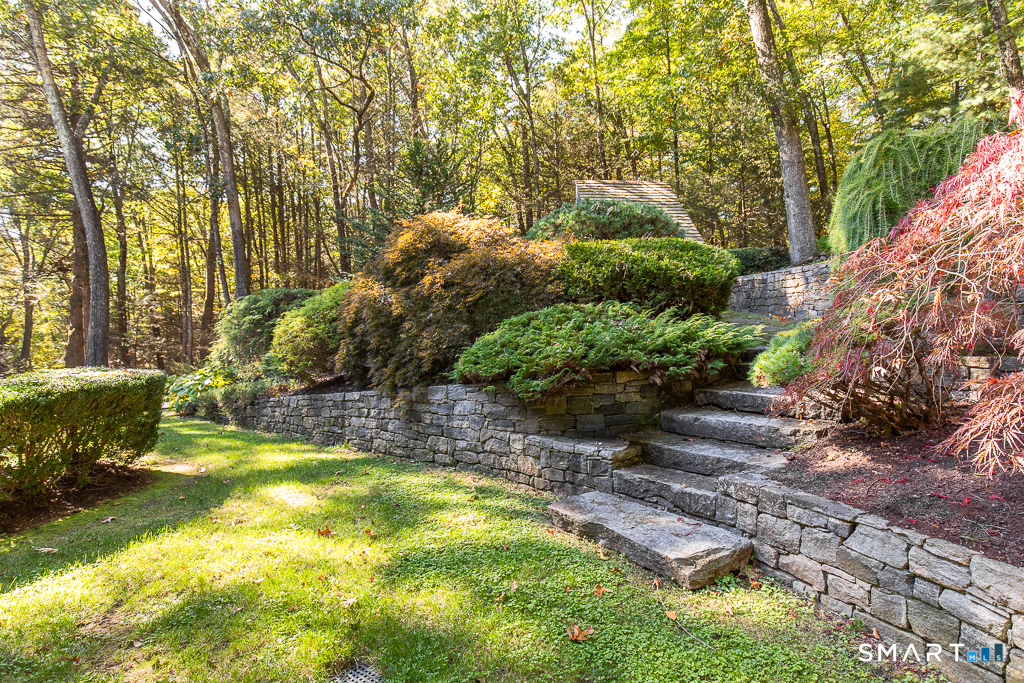 33 Rock Hill Road Woodbridge CT 06525