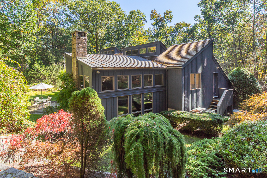 33 Rock Hill Road Woodbridge CT 06525