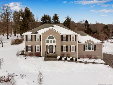 27 Ashford Lane Newtown CT 06470