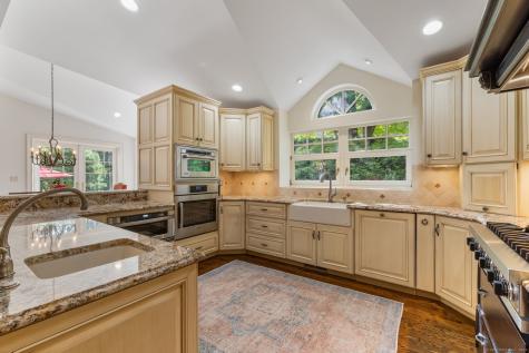 9 Cobtail Way Simsbury CT 06070