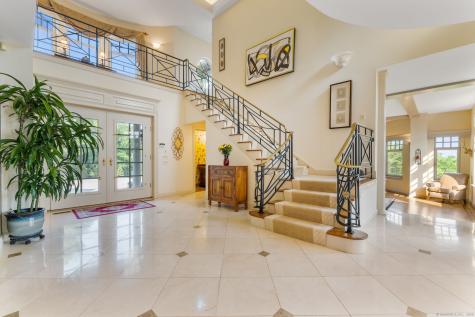 9 Cobtail Way Simsbury CT 06070