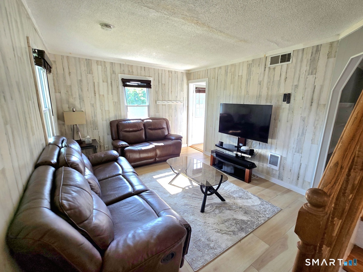 41 Hockanum Drive East Hartford CT 06118