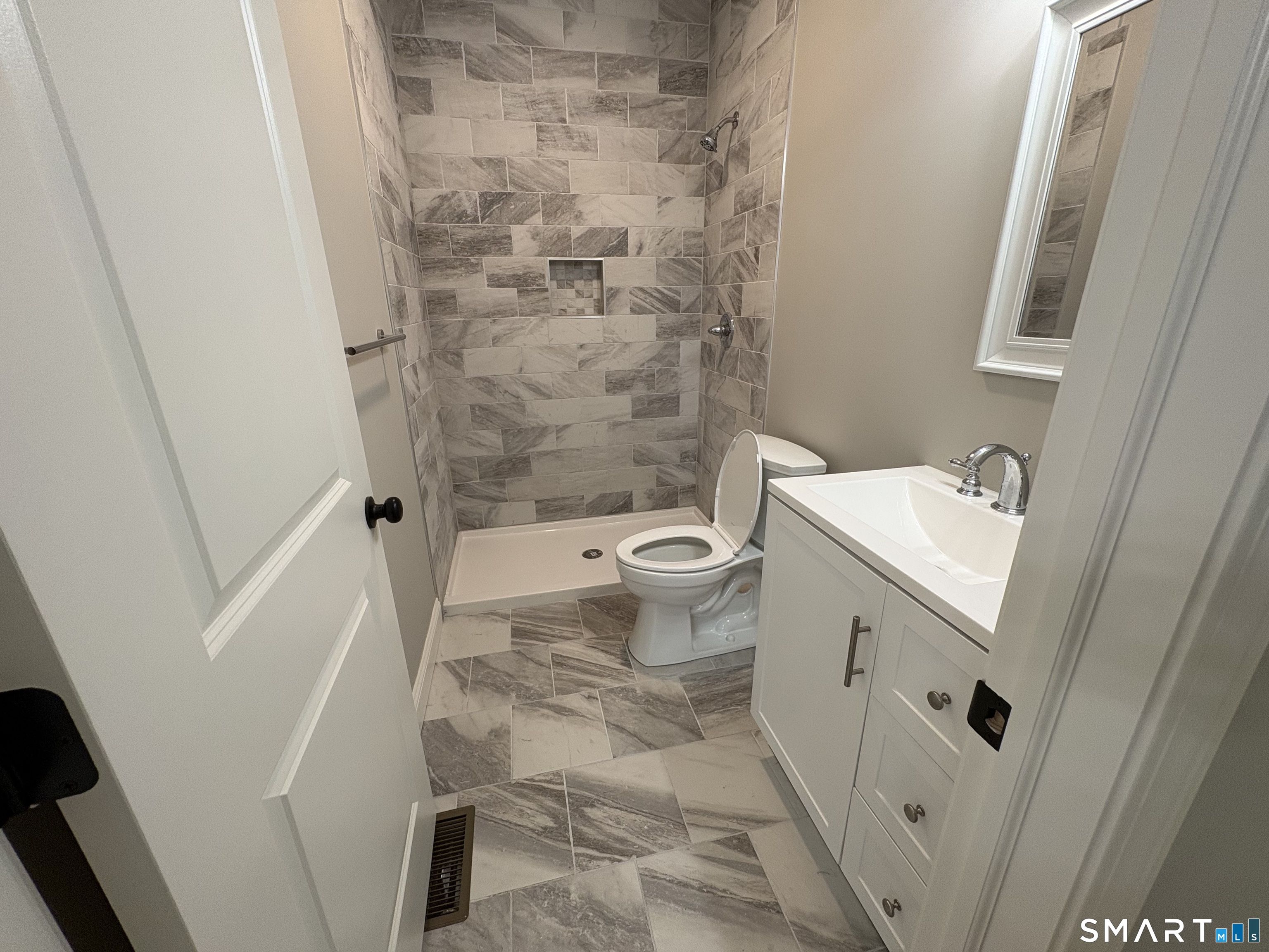 7 Pickney Avenue Plainville CT 06062