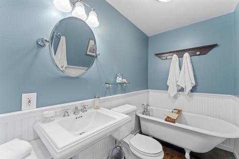 40 Great Ring Road Newtown CT 06482