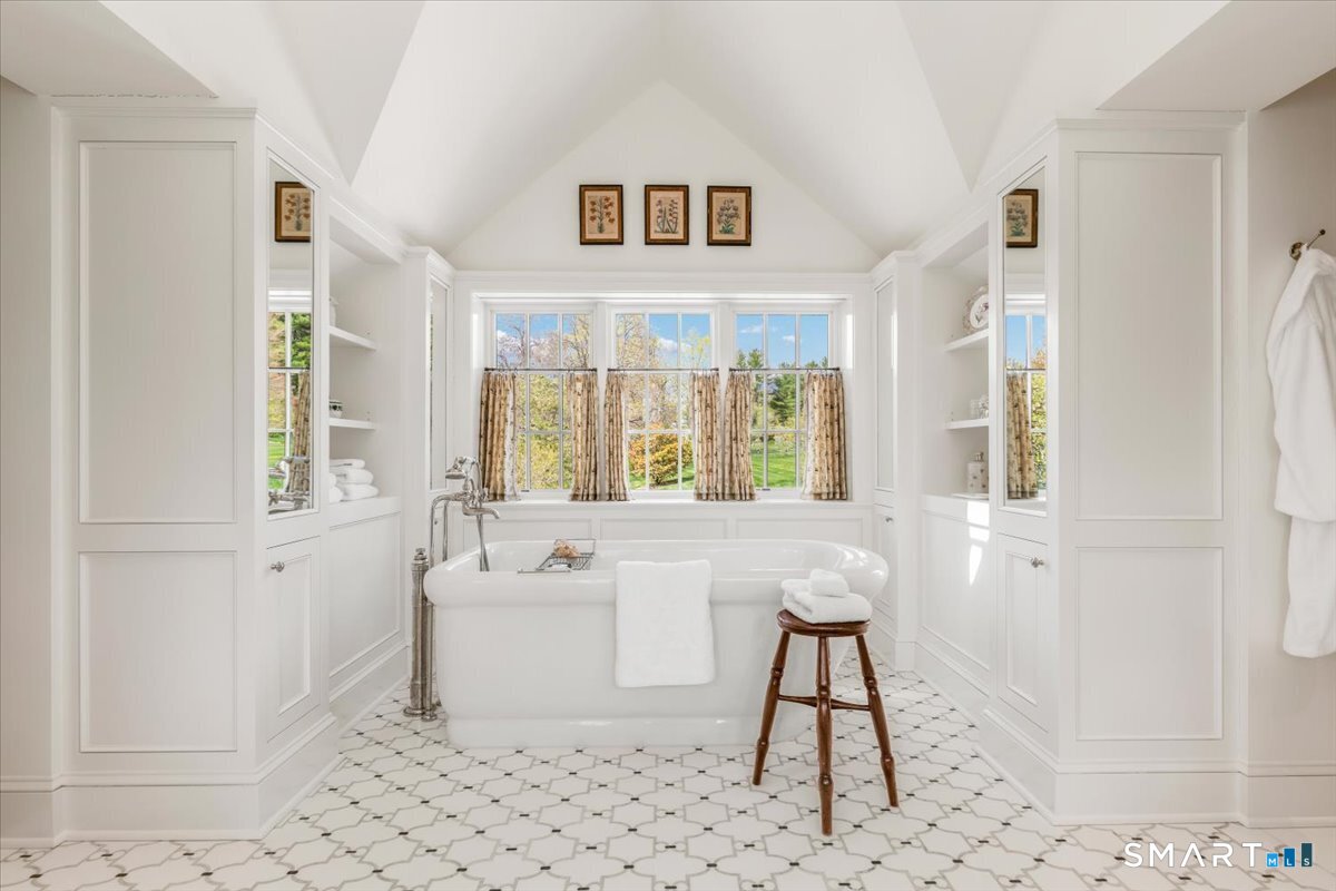 372 Brushy Ridge Road New Canaan CT 06840