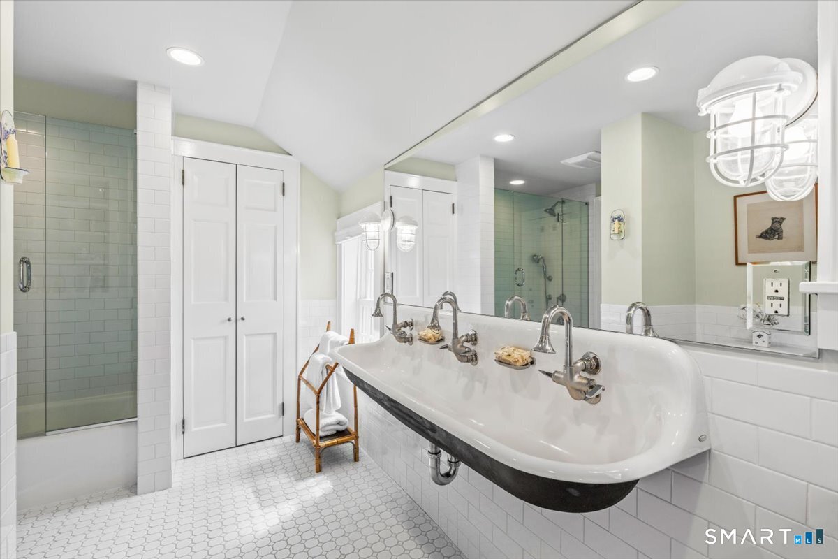 372 Brushy Ridge Road New Canaan CT 06840
