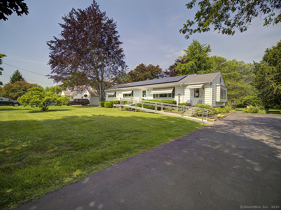 1753 Litchfield Turnpike Woodbridge CT 06525