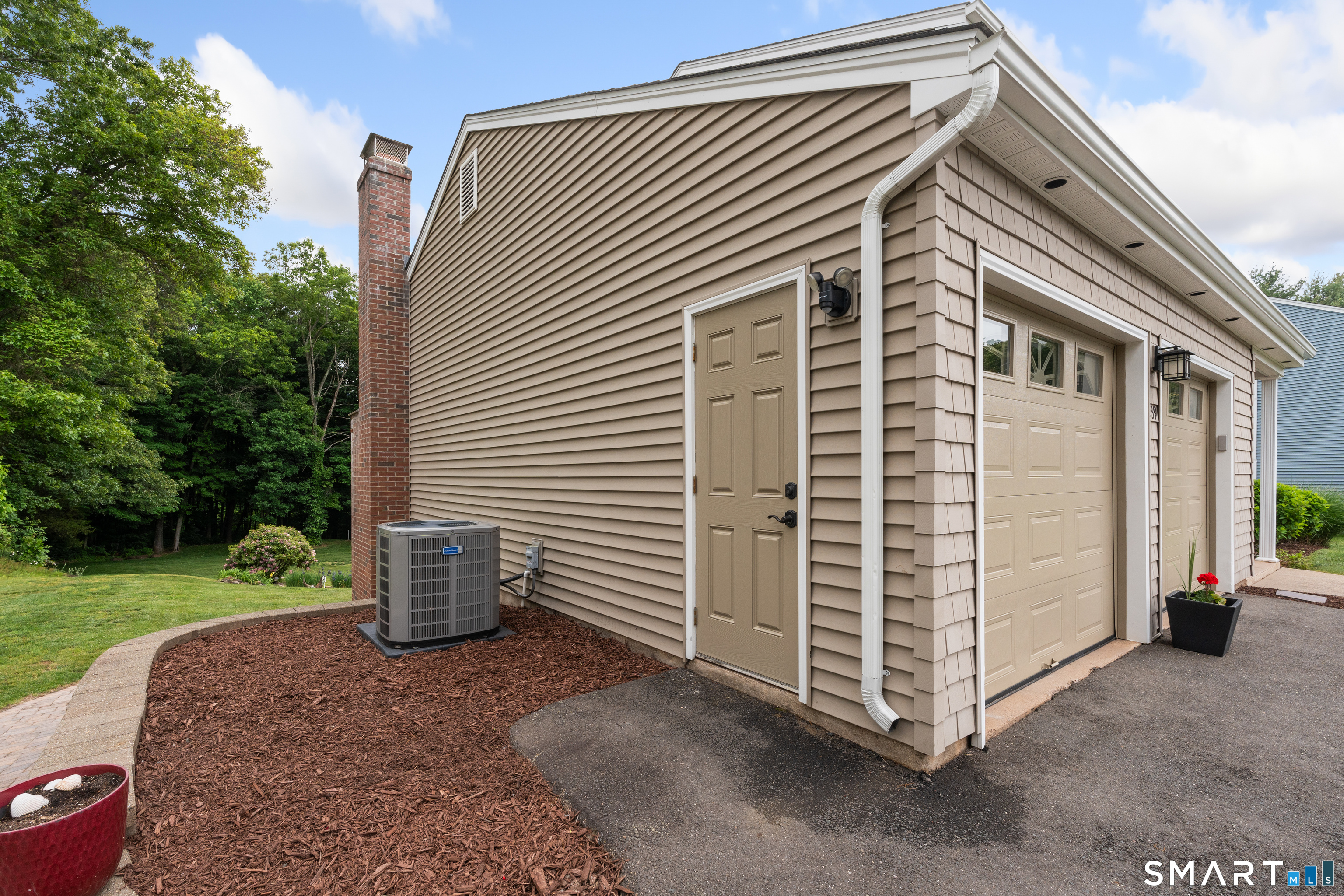 239 Little Brook Drive Newington CT 06111