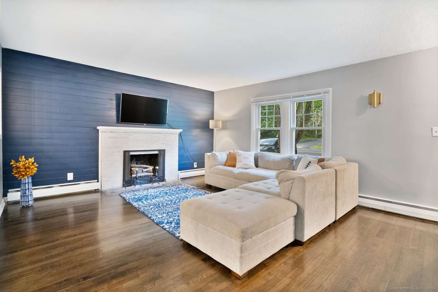 327 North Maple Street Enfield CT 06082