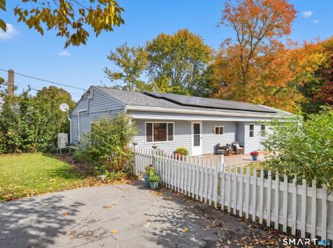 13 Woodlawn Avenue Waterford CT 06385
