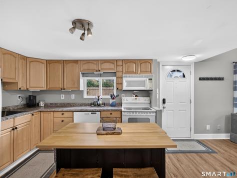 13 Woodlawn Avenue Waterford CT 06385
